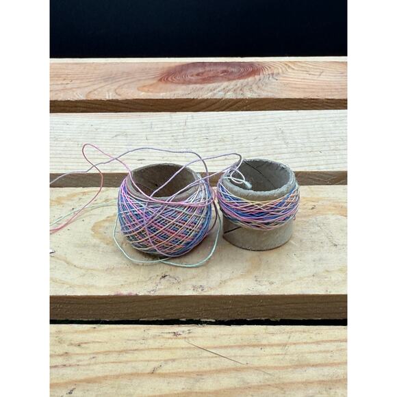 Vintage Tin with 15 Spools of Thread – Sewing Collectible - Picture 6 of 10